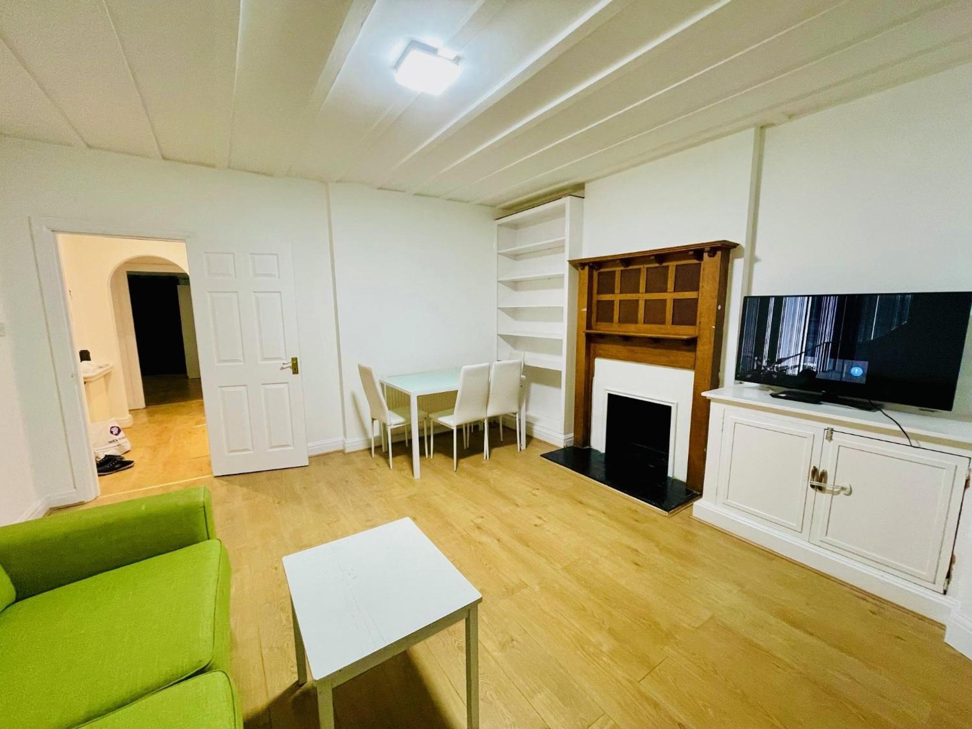 Luxury 2 Bed House With Parking, 5 Min Walk To Station & Ldo Ferienhaus