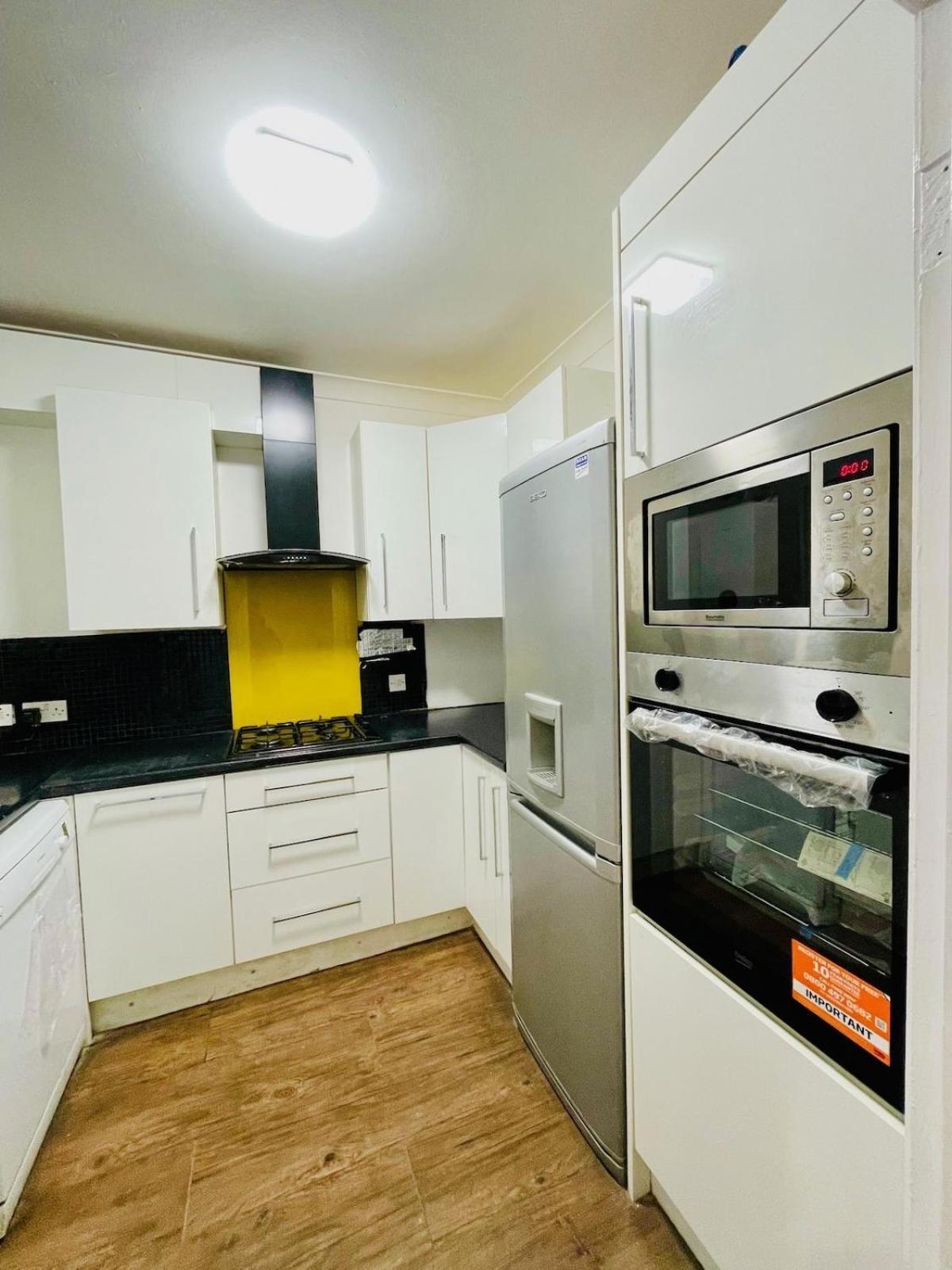 Luxury 2 Bed House With Parking, 5 Min Walk To Station & Ldo Ferienhaus London