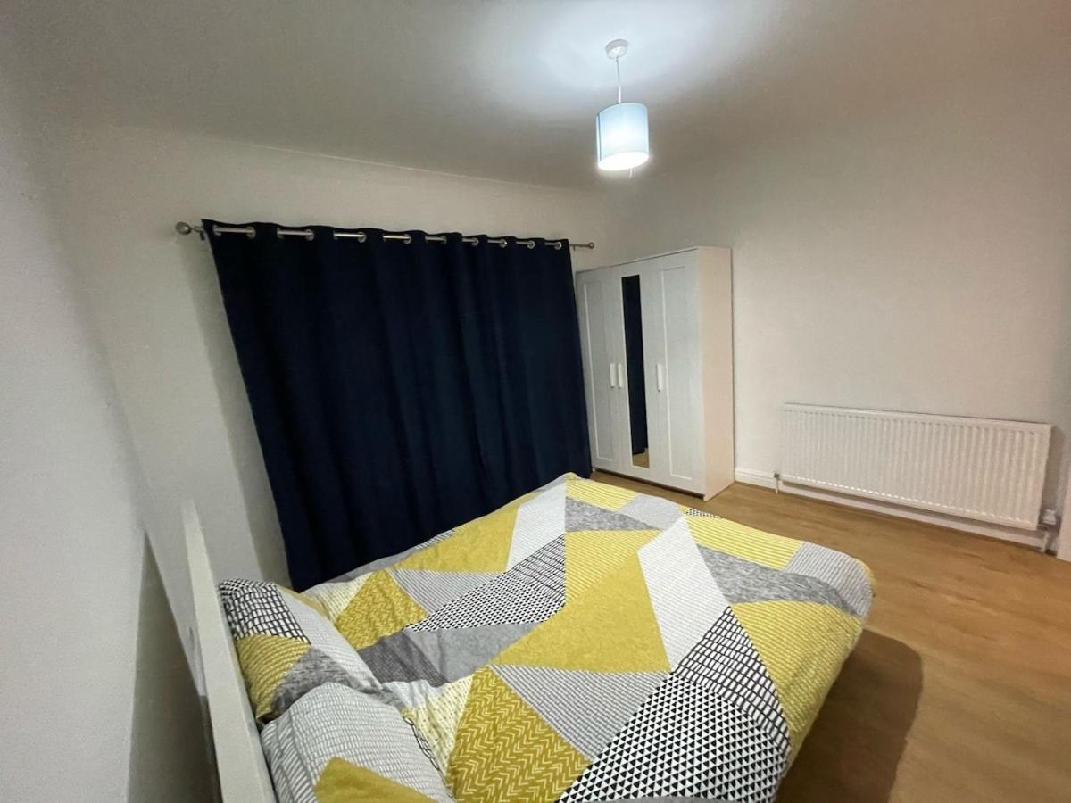 Luxury 2 Bed House With Parking, 5 Min Walk To Station & Ldo Ferienhaus London
