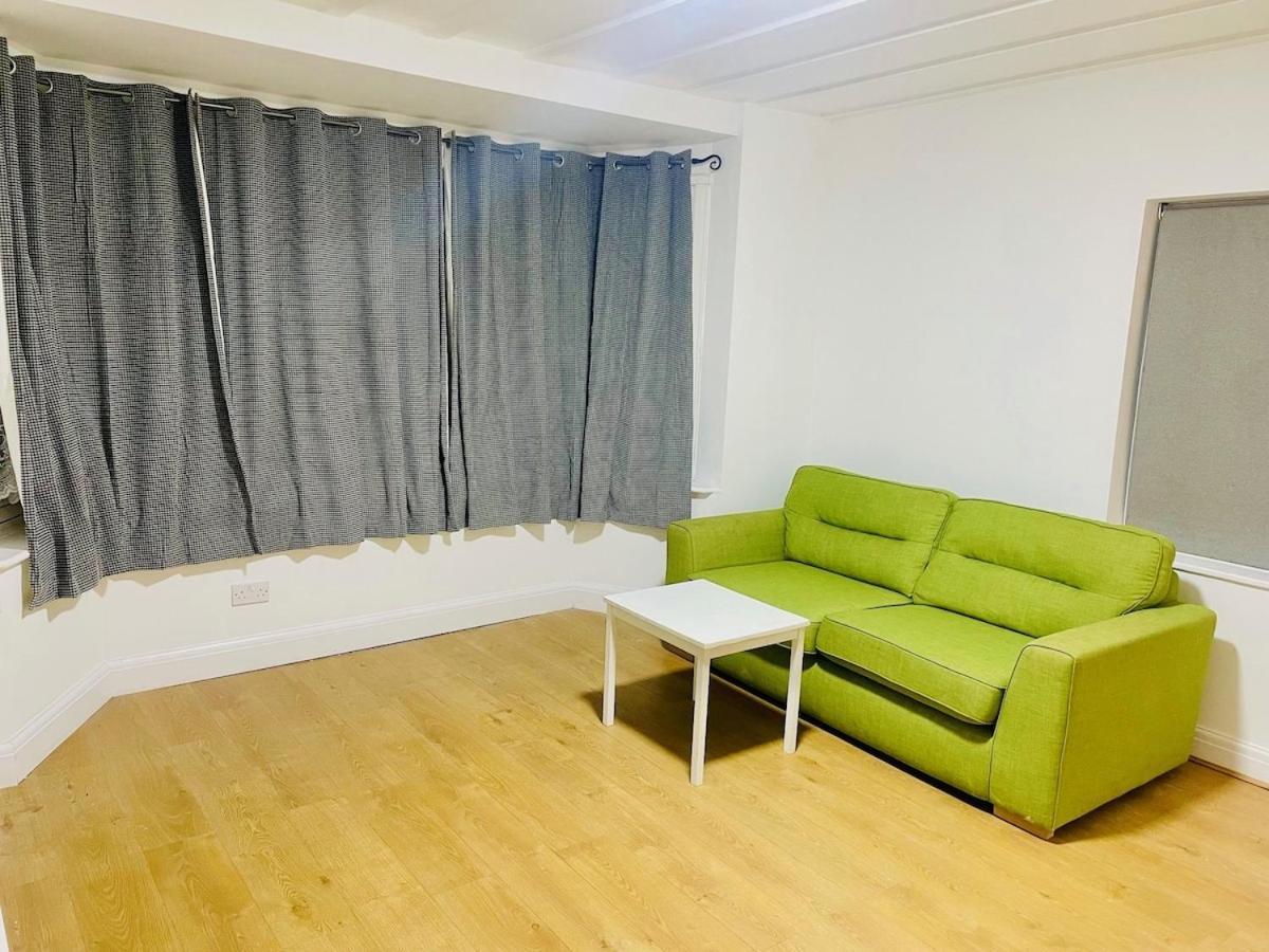 Luxury 2 Bed House With Parking, 5 Min Walk To Station & Ldo Ferienhaus *