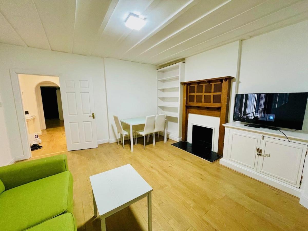 Ferienhaus Luxury 2 Bed House With Parking, 5 Min Walk To Station & Ldo *